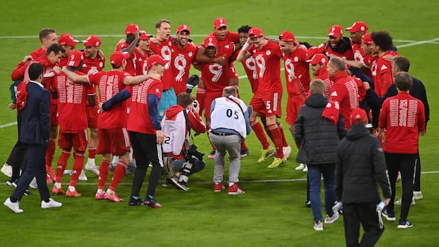 De nieuwe landstitel werd uitbundig gevierd door de selectie van Bayern München.