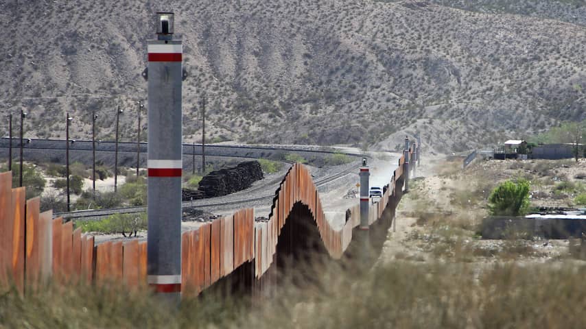 Verenigde Staten sturen eerste militairen naar grens met Mexico