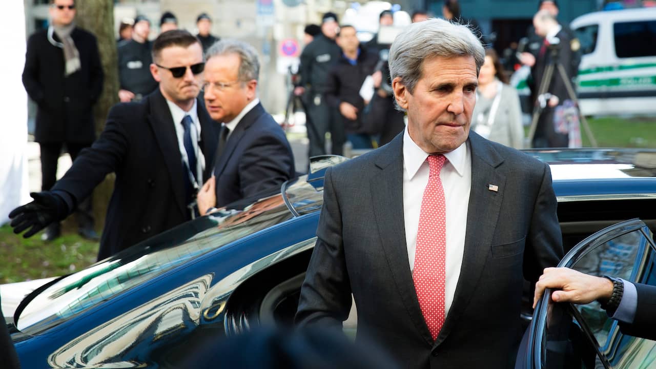 De Amerikaanse minister van Buitenlandse Zaken, John Kerry, arriveert bij de 52e veiligheidsconferentie in Munchen. 