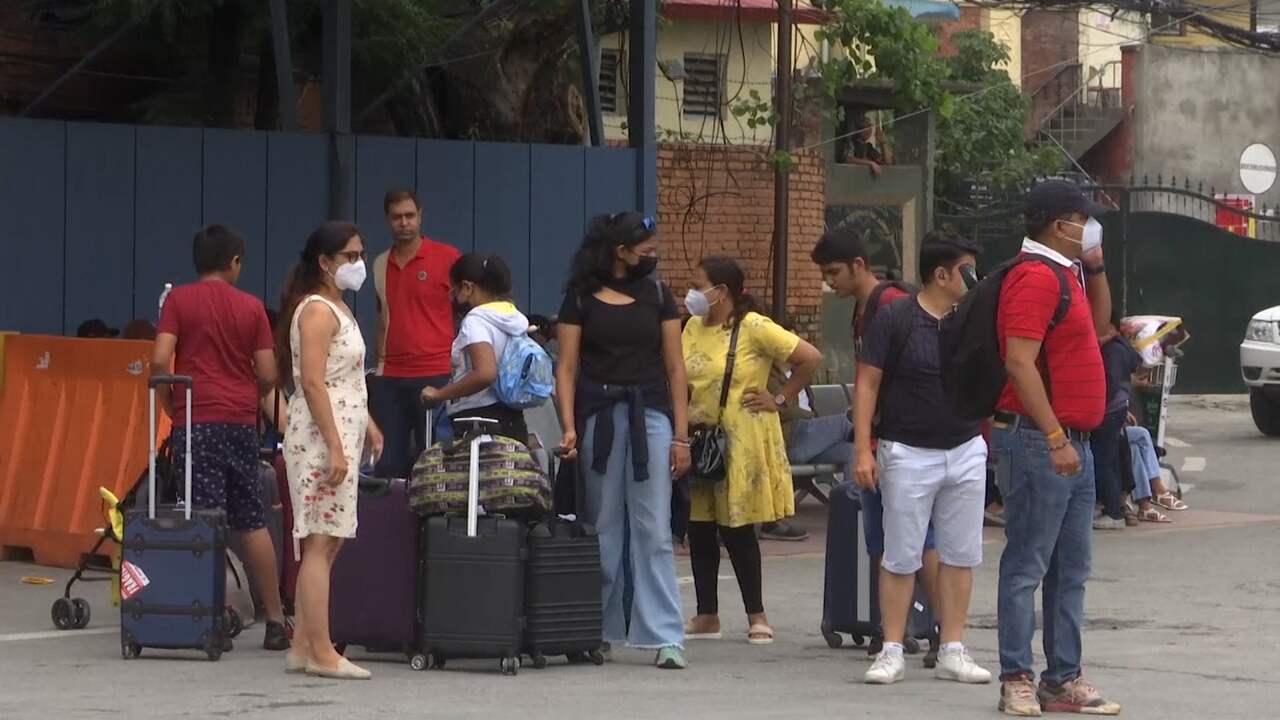 Beeld uit video: Vliegtuig met 22 mensen waarschijnlijk neergestort in Nepal