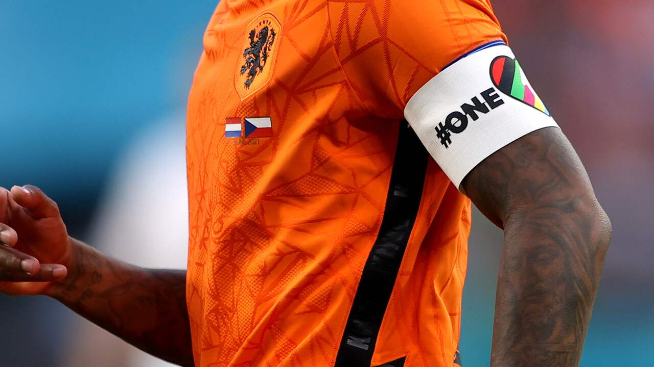 Kritiek Op Houding KNVB In Qatar: 'Duitsers Hebben Wel De Ballen Om ...