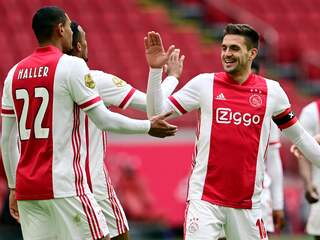 Ajax verstevigt koppositie door probleemloze thuiszege op FC Groningen