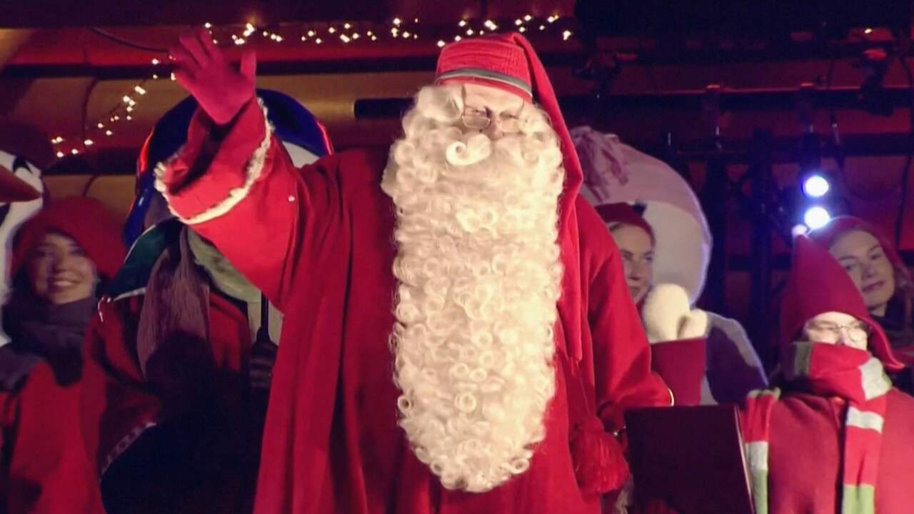 Beeld uit video: Kerstman opent kerstseizoen in Lapland