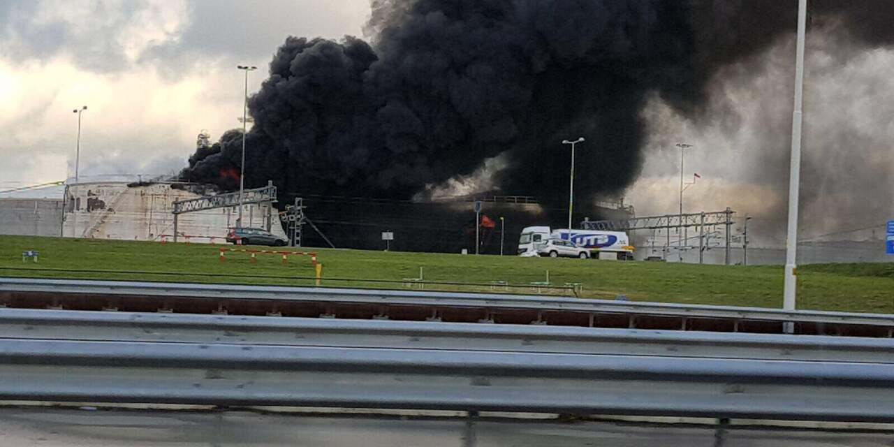 Enige tijd veel rook bij brand raffinaderij van Shell Rotterdam