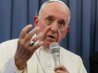 Aartsbisschop vindt dat paus op moet stappen