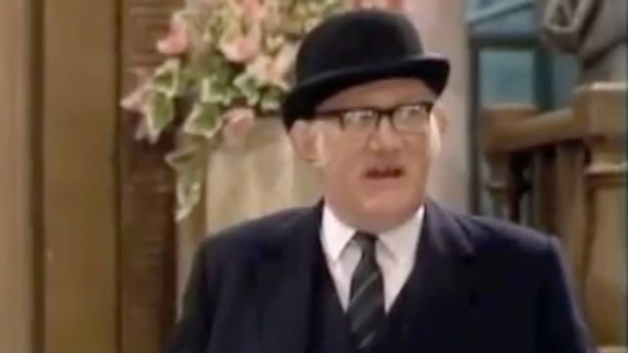 Beeld uit video: Nicholas Smith in Are You Being Served