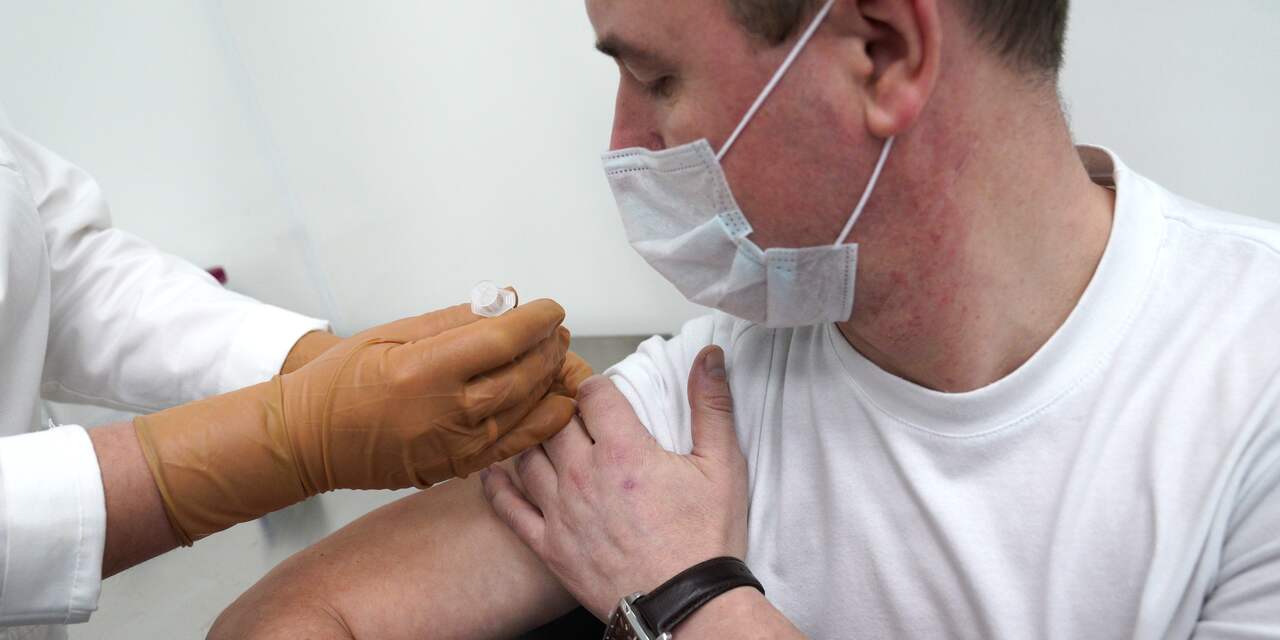 Rusland begonnen met inenten van bevolking met eigen coronavaccin