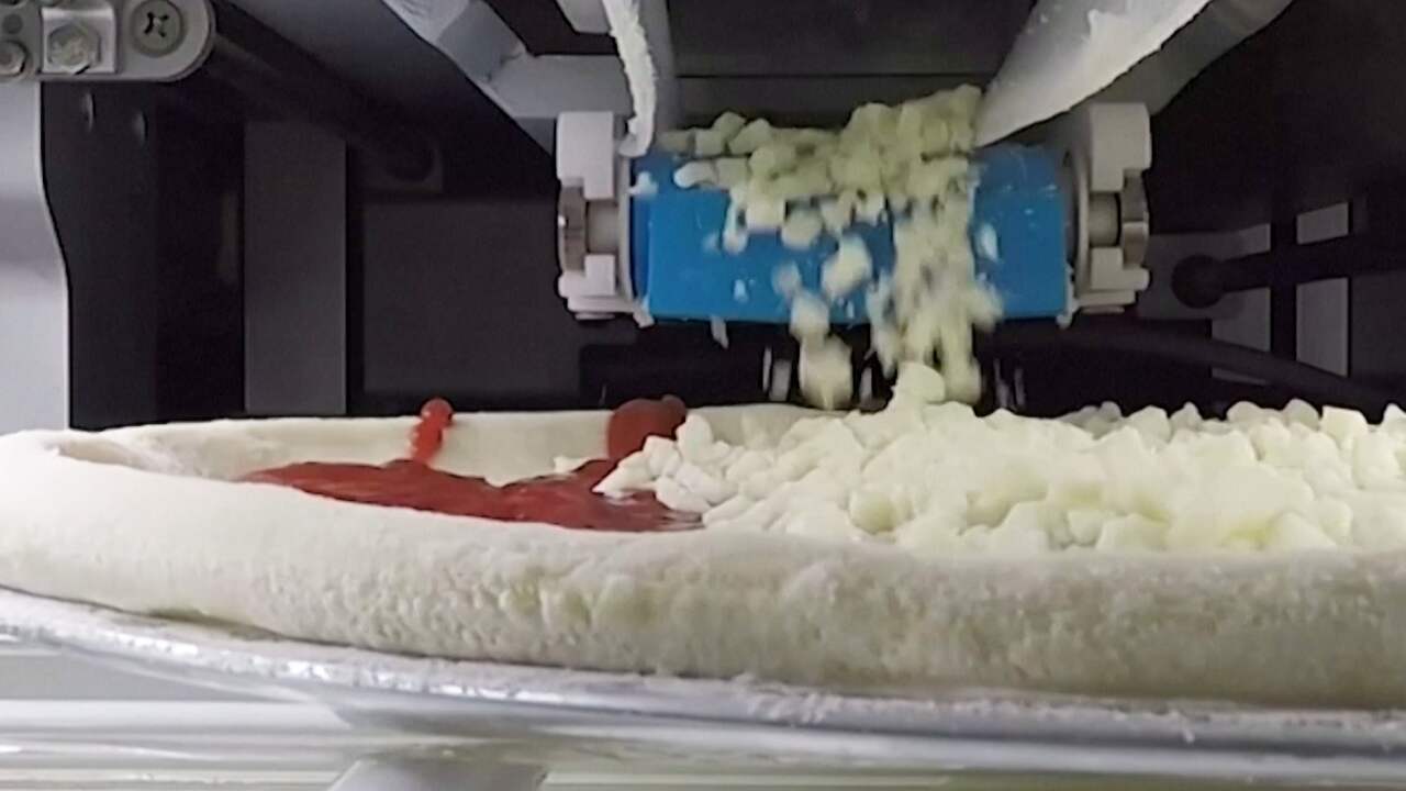 Machine maakt driehonderd pizza's in een uur