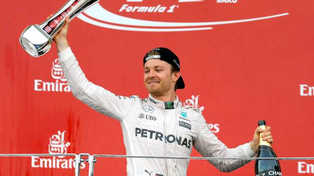 Rosberg viert zijn zege in Baku in 2016