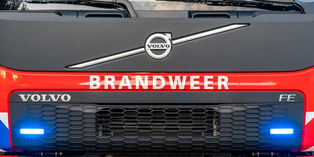Tientallen flatbewoners op straat vanwege brandende vriezer aan Ravellaan