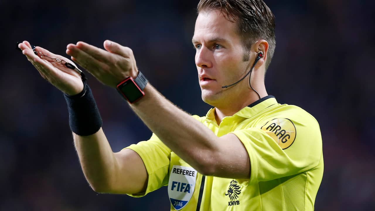 Willem II-speler Kali krijgt rood door hulp videoscheidsrechter