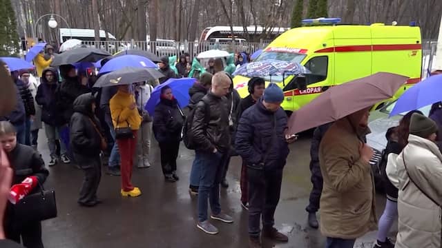 Beeld uit video: Russen doneren massaal bloed na aanslag in Moskou