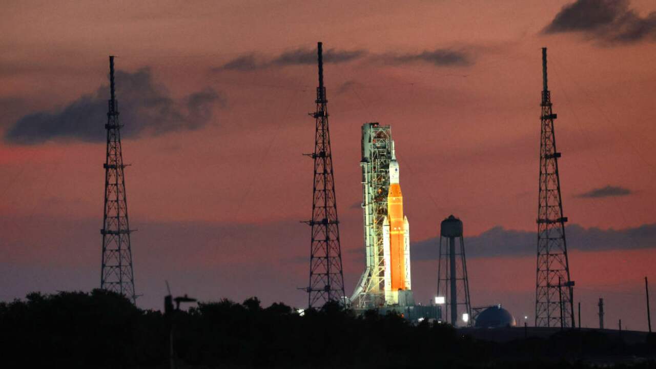 NASA launches unmanned lunar rocket for Artemis mission |  Technician