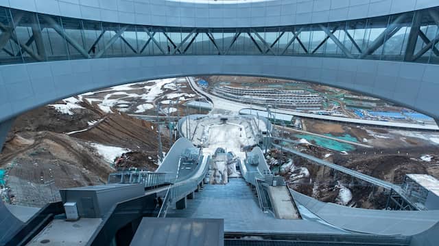 Er wordt in en rondom Peking nog gebouwd voor de Winterspelen.