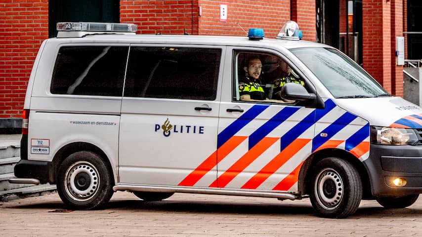 Betrapte Inbreker Raakt Gewond Bij Ontsnappingspoging Uit Rijdende ...