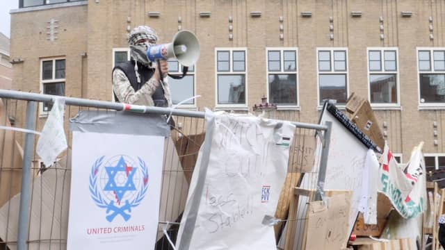 Pro-Palestijnse betogers vertellen waarom ze UvA barricadeerden