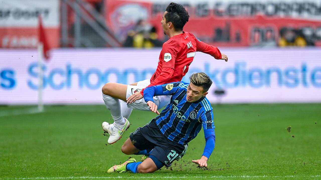 Naoki Maeda heeft een beenbreuk overgehouden aan een tackle van Lisandro Martínez.