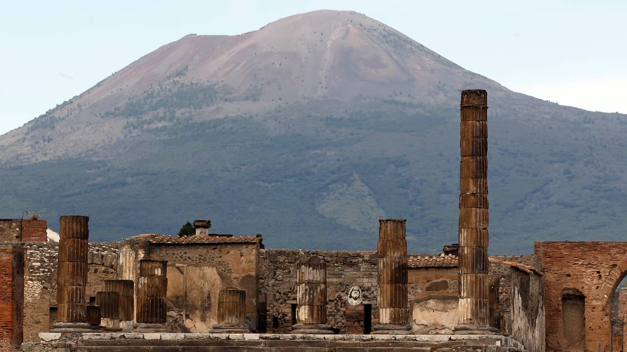 Vesuvius volcano  eruption in the year 79 turned brains 