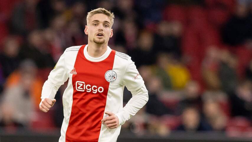 Taylor Verlengt Contract Bij Ajax Met Drie Jaar En Krijgt Rugnummer ...