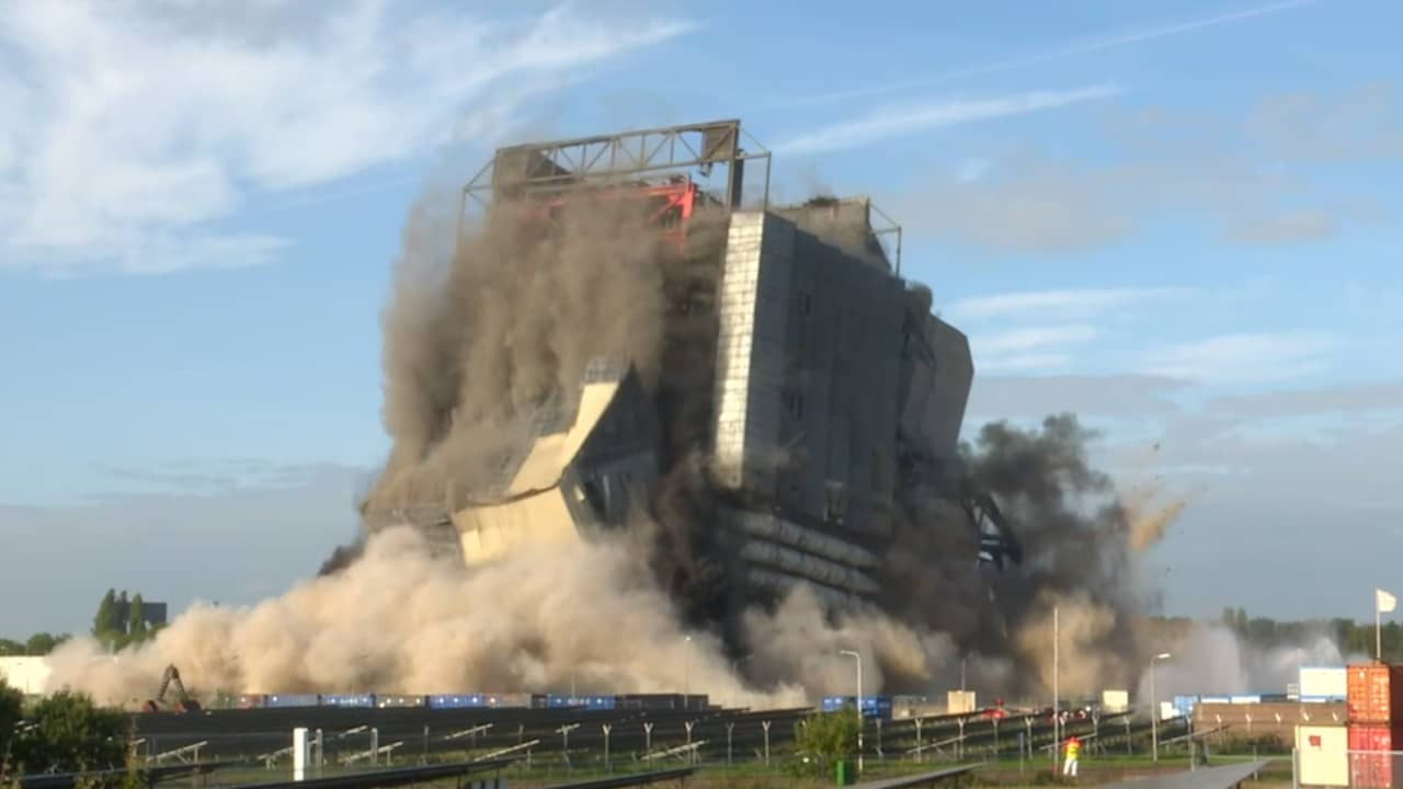 Beeld uit video: Oude kolencentrale wordt tot ontploffing gebracht in Nijmegen