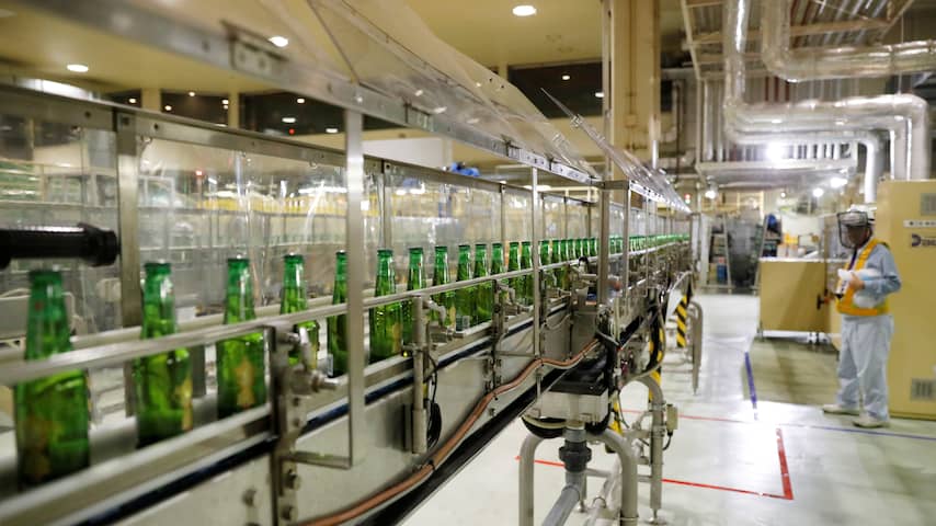 Heineken verkoopt minder bier in Nederland en past winstverwachting aan