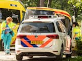 Auto belandt op zijkant na botsing in Eindhoven, bestuurder door omstanders uit voertuig gehaald