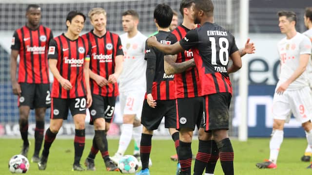 Blijdschap bij Frankfurt na de winst op Bayern.