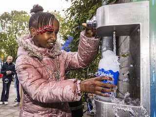 Kabinet wil dat Nederlander 20 procent minder drinkwater tapt in 2035