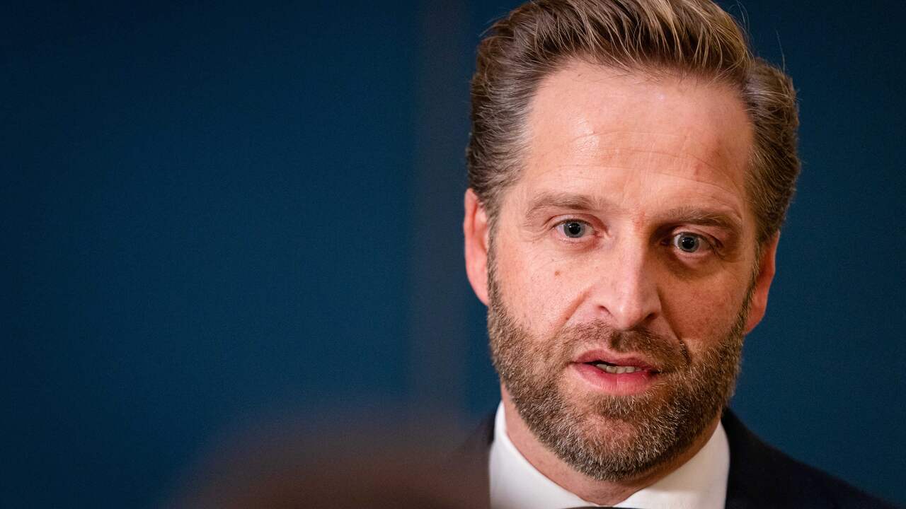 Beeld uit video: De Jonge over oplopend aantal opnames: 'Worden spannende maanden'