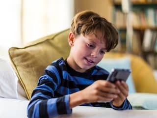 Zitten je kinderen veel op sociale media? Zo ga je daar als ouder mee om