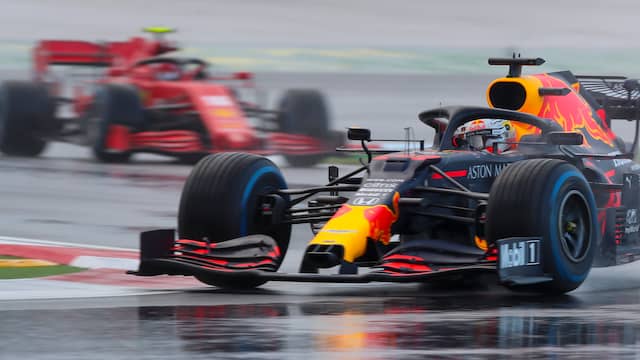 Verstappen is third on slippery track in Turkey, Hamilton leads