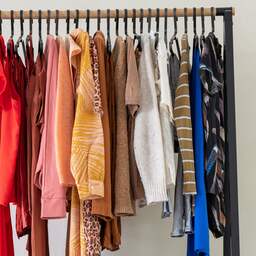 Een capsule wardrobe: 'Koop goede stukken die nooit uit de mode gaan'