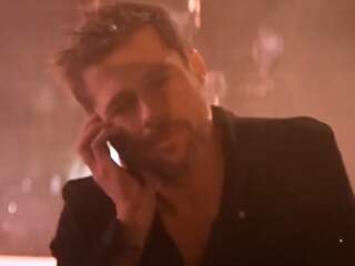 Video: Frank Ocean brengt serenade aan Brad Pitt in LA