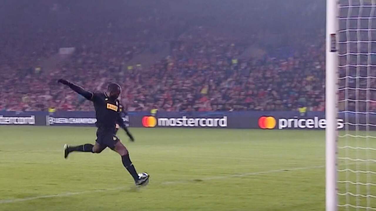 Bekijk hier de samenvatting van Slavia Praag-Internazionale (1-3)