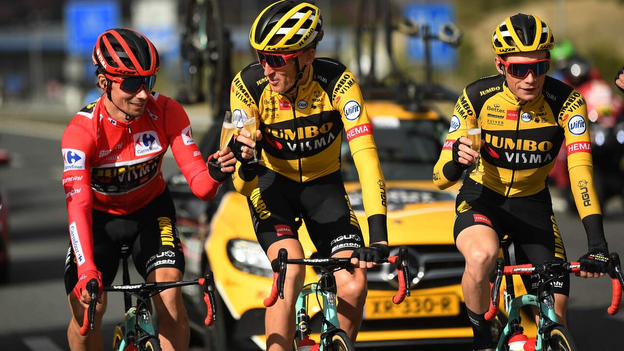 Jonas Vingaard (a destra) è nel 2020 nella squadra che aiuta Primoz Roglic (a sinistra) alla vittoria della Vuelta.