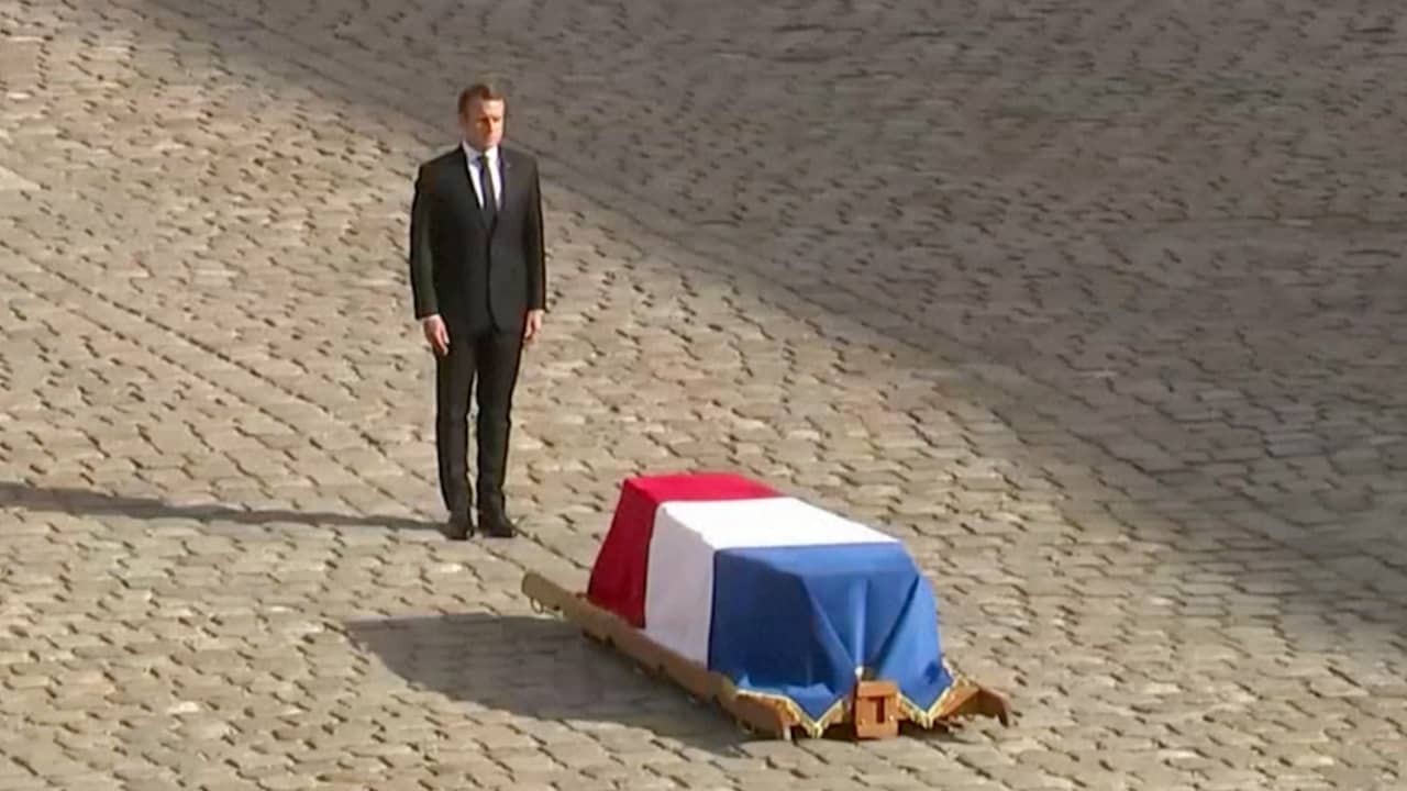 Macron bewijst laatste eer aan overleden oud-president Chirac