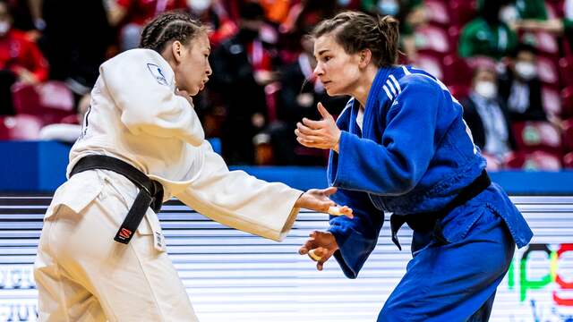 Sanne Verhagen verloor in de eerste ronde van de EK judo van Daria Mezhetskaia.