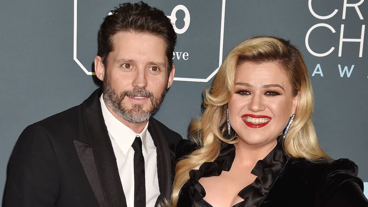 Kelly Clarkson Files For Divorce Teller Report