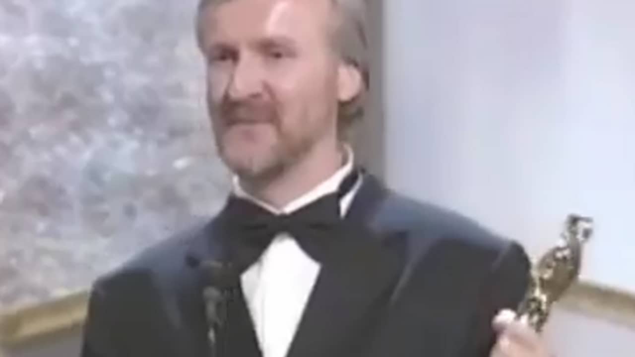 Beeld uit video: James Cameron ontvangt Oscar voor Titanic