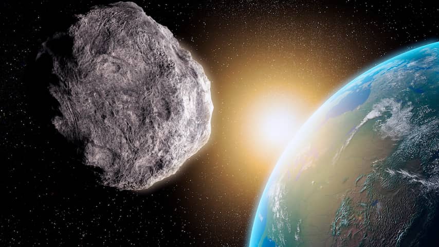 Grote asteroïde scheert zaterdag zichtbaar langs de aarde