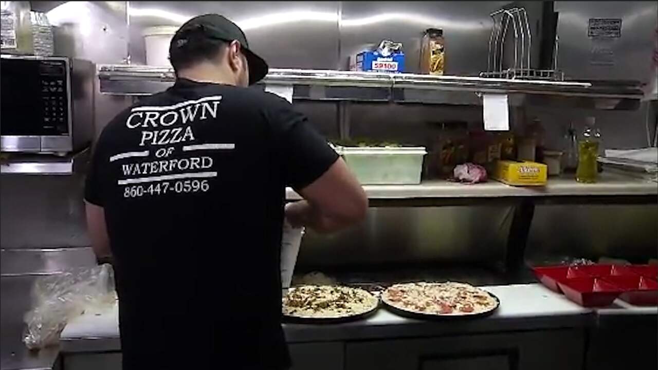 Pizzabakker Gaat Voor Wereldrecord Meeste Kaas Op Een Pizza | NU.nl