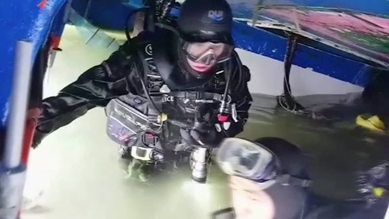 Duikers doorzoeken gekapseisde boot in Zuid-Korea: dertien doden