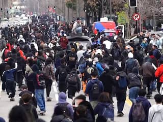 Duizenden skateboarders overspoelen de straten in Chili