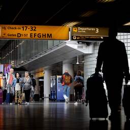 Nieuwe landingsregels moeten zorgen voor minder vluchten vanaf Schiphol