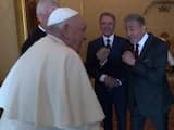 Rocky-acteur Stallone grapt met paus tijdens bezoek: 'Zullen we boksen?'