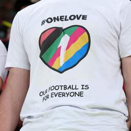 KNVB-top wil niet provoceren en draagt OneLove-speldje bij WK-duel met Qatar