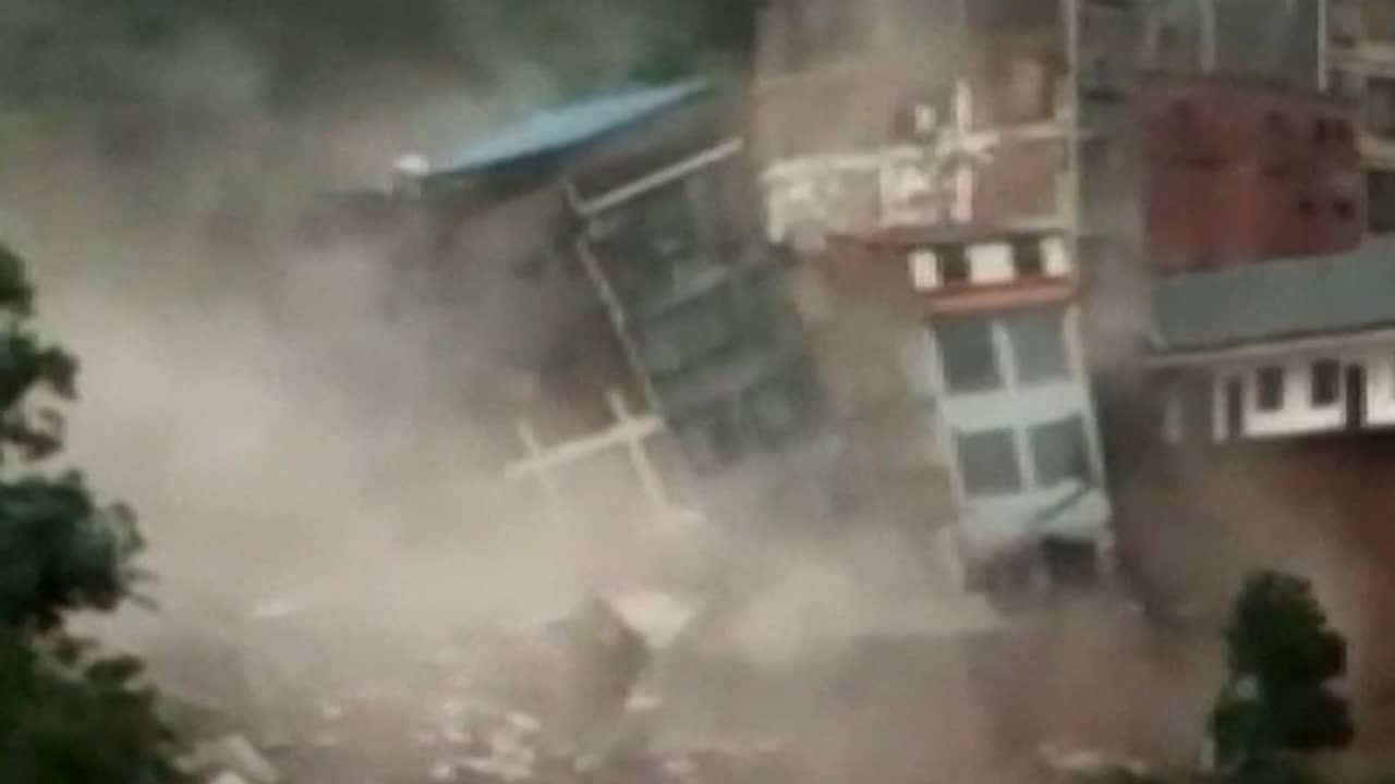 Beeld uit video: Gebouwen storten in na aardverschuivingen in China