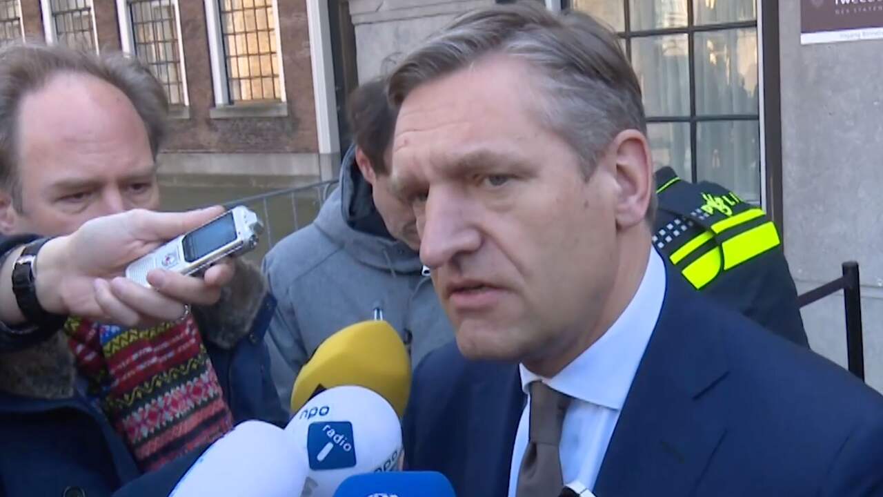 Beeld uit video: Rutte, Buma, Pechtold en Klaver blijven 'grote verschillen' zien
