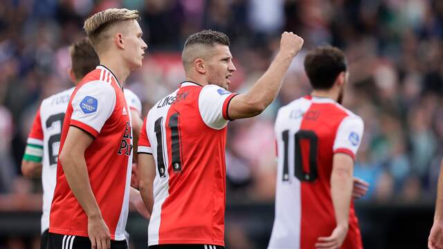 Bryan Linssen balt zijn vuist na zijn tweede doelpunt voor Feyenoord.