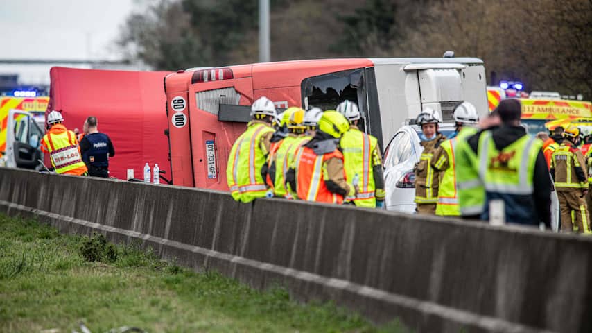 Dodelijk busongeval op E19 bij Antwerpen, snelweg richting Nederland dicht | NU.nl
